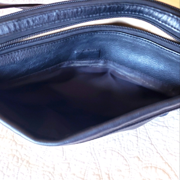 Derek Alexander Leather Central Park Crossbody. - Picture 6 of 13